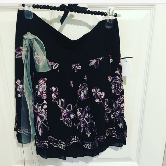 Mingle Dresses & Skirts - NWT🌸Mingle Pleated Black Skirt W/Embriodery Small